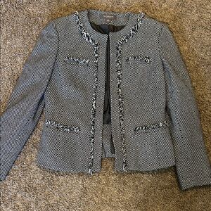 Liz Claiborne  Black and White Textured Blazer size 2P like new